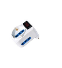 Adattatore con spina 10A orizzontale - 2 prese bipasso 10/16A + 1 presa Schuko - MKC Adattatore con spina 10A orizzontale - 2 prese bipasso 10/16A + 1 presa Schuko - MKC