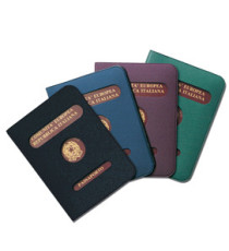 Porta passaporto - colori assortiti - Alplast - conf. 24 pezzi Porta passaporto - colori assortiti - Alplast - conf. 24 pezzi