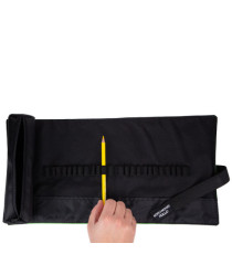 Astuccio arrotolabile Roller - con astuccio zip interno - 24 scomparti - 7,5 x 21,5 cm - tessuto - nero - Koh.I.Noor Astuccio arrotolabile Roller - con astuccio zip interno - 24 scomparti - 7,5 x 21,5 cm - tessuto - nero - Koh.I.Noor