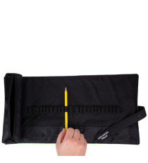 Astuccio arrotolabile Roller - con astuccio zip interno - 24 scomparti - 7,5 x 21,5 cm - tessuto - nero - Koh.I.Noor Astuccio arrotolabile Roller - con astuccio zip interno - 24 scomparti - 7,5 x 21,5 cm - tessuto - nero - Koh.I.Noor