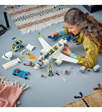 Lego City - Aereo passeggeri - Lego 60367 Autobus, Trattore Aeroportuale, Camion del Catering e Furgone Anni 7+ 913pz