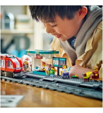Lego City - Tram e fermata del tram - Lego 60423 Treno con stazione e vagoni ferroviari Anni 7+ 811pz