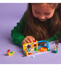Lego Friends - Scuderia e Accademia di equitazione - Lego 42688 con Passeggino Giocattolo e Accessori 735pz Anni 7+