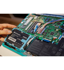 Hard Disk interno Verbatim Vi550 S3 SSD 256gb 49351 da 7 mm SATA III 2,5” Interna fino a 520 MB/s con chip flash NAND 3D