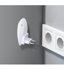 LUCE NOTTURNA LED 1W 30 LUMEN CON INTERRUTTORE ON-OFF MOD.1 6500K LUCE BIANCA SPINA ITALIANA - L62*W67*H108mm LUCE NOTTURNA LED 1W 30 LUMEN CON INTERRUTTORE ON-OFF MOD.1 6500K LUCE BIANCA SPINA ITALIANA - L62*W67*H108mm