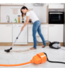 Prolunga elettrica 30 metri arancione -max 3680w- spina 16A 250V -presa P40 Schuko- fili in rame resistente di altissima qualità Prolunga elettrica 30 metri arancione -max 3680w- spina 16A 250V -presa P40 Schuko- fili in rame resistente di altissima qualità