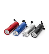 Torcia led 311667 a batteria 3AAA,luce fredda,40 lumen illumina fino a 40mt misura D90xH25 mm disponibile in 4 colori Torcia led 311667 a batteria 3AAA,luce fredda,40 lumen illumina fino a 40mt misura D90xH25 mm disponibile in 4 colori