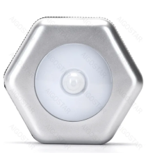 Luce notturna esagono con sensore di movimento 30 lumen, luce fredda 6500K, 0.44W, a batteria, Distanza di rilevamento 2-5mt Luce notturna esagono con sensore di movimento 30 lumen, luce fredda 6500K, 0.44W, a batteria, Distanza di rilevamento 2-5mt